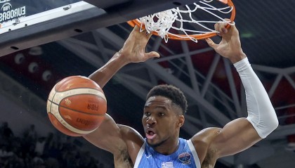 赛事直播入口-掌握命运！字母哥摧毁西班牙内线 爆砍25分14板9助淘汰对手锁第1